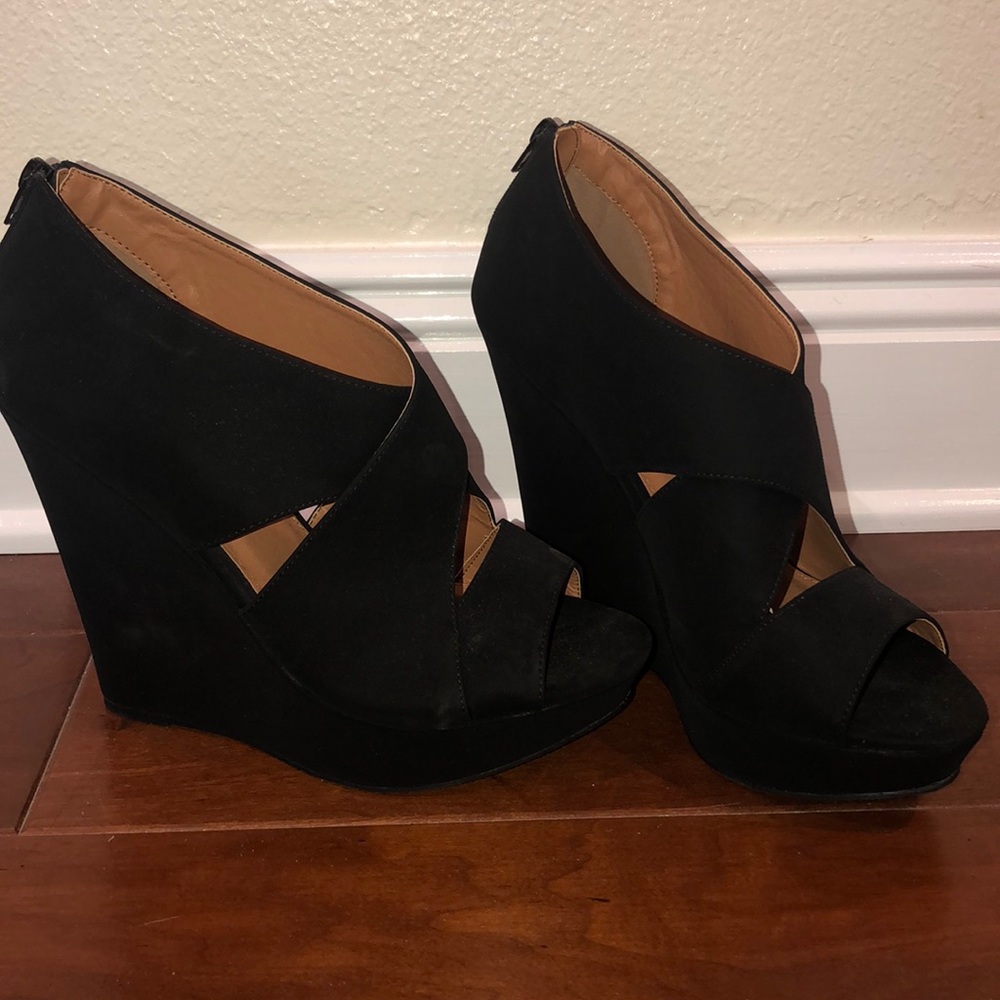Wedged shoes